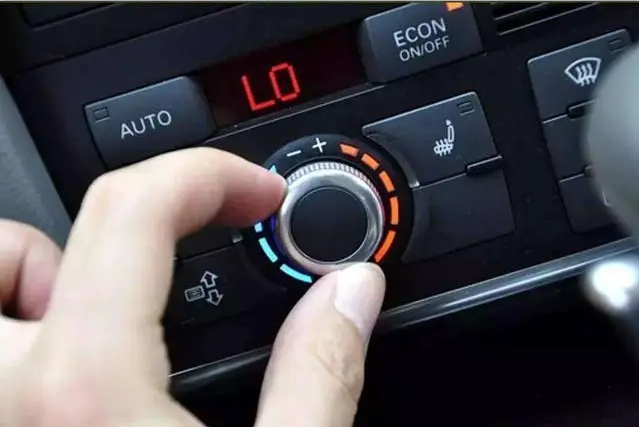  Automatic air conditioning 